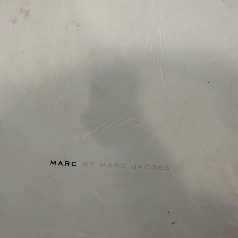 Marc By Marc Jacobs Subtle Gray Logo Design - Picture 6 of 8